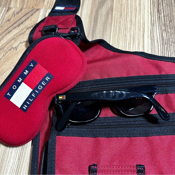 Vintage Tommy Hilfiger Crossbody Messenger Bag Red With Glasses And Case - Picture 6 of 7